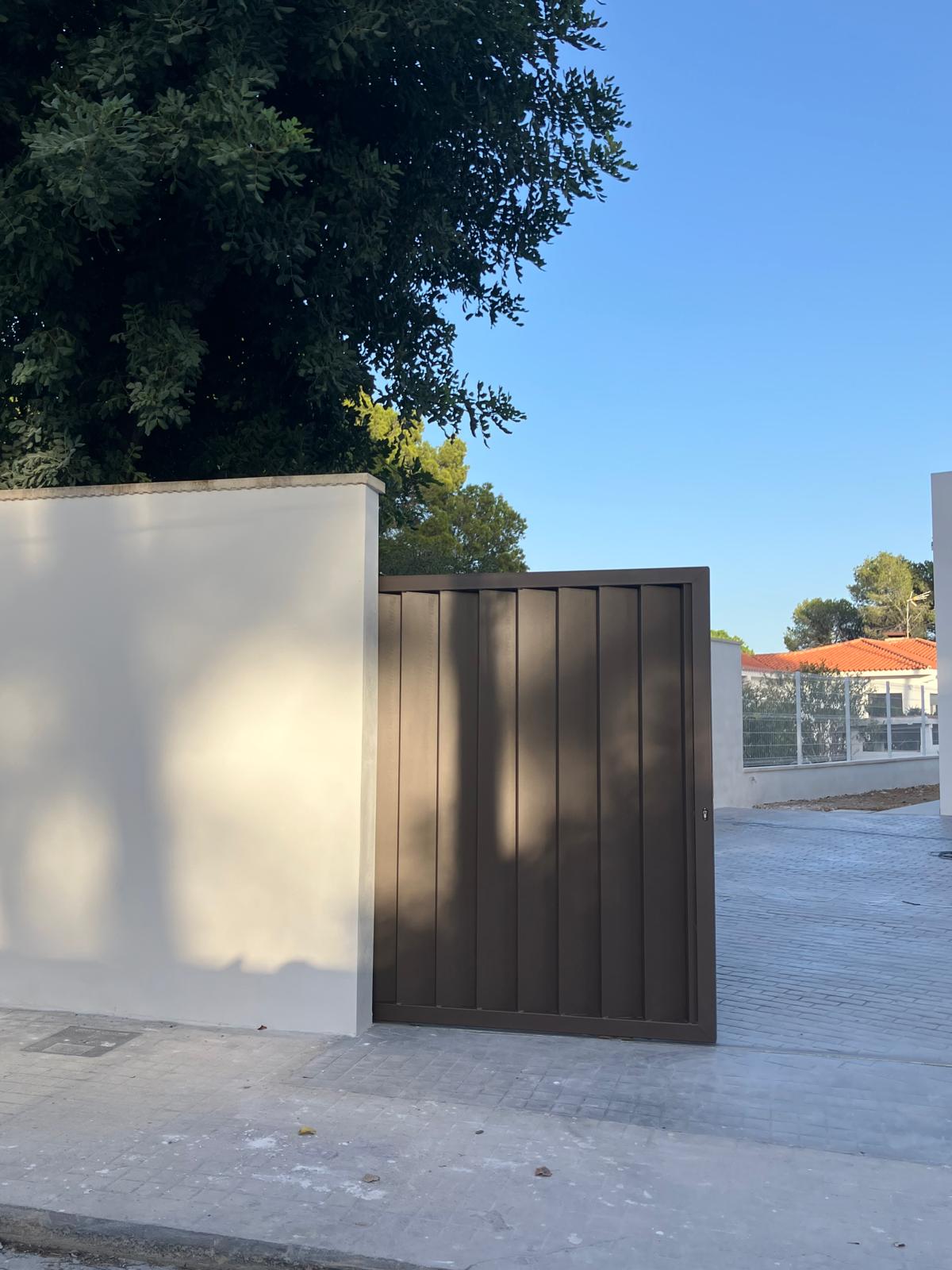 puerta exterior la cañada